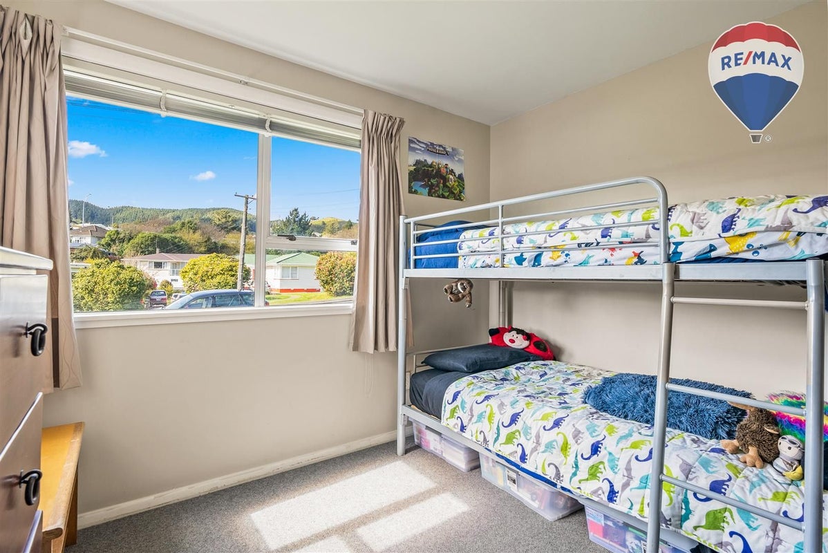 41 Ranui Terrace, Tawa, Wellington - Carousel 2