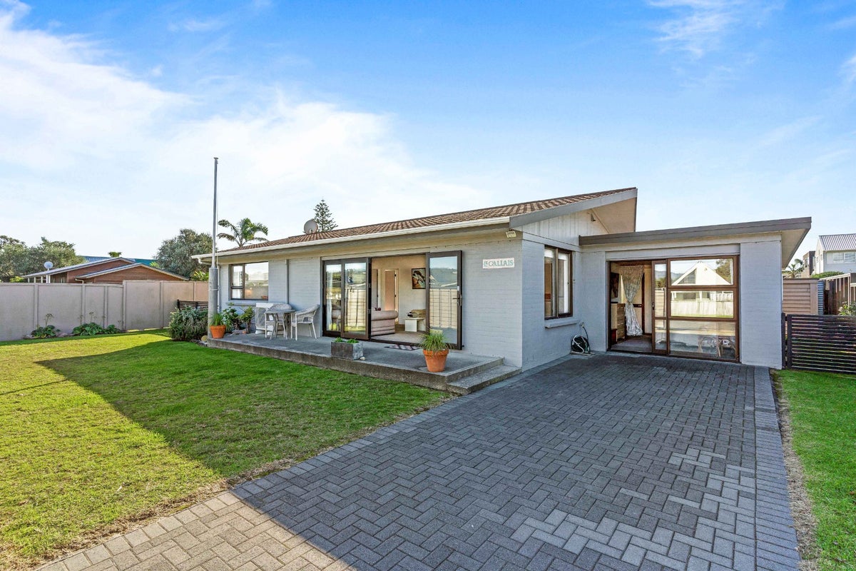 408 Ocean Road, Whangamata, Whangamatā - Carousel 1