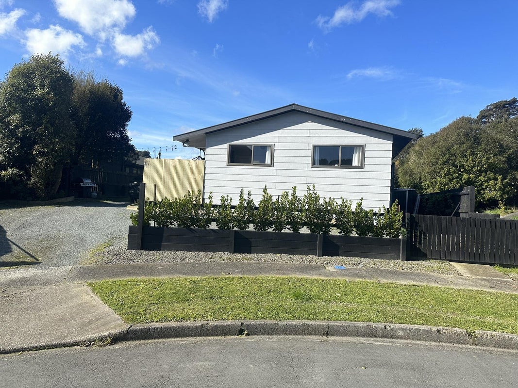 29 Amber Grove, Birchville, Upper Hutt - Carousel 1