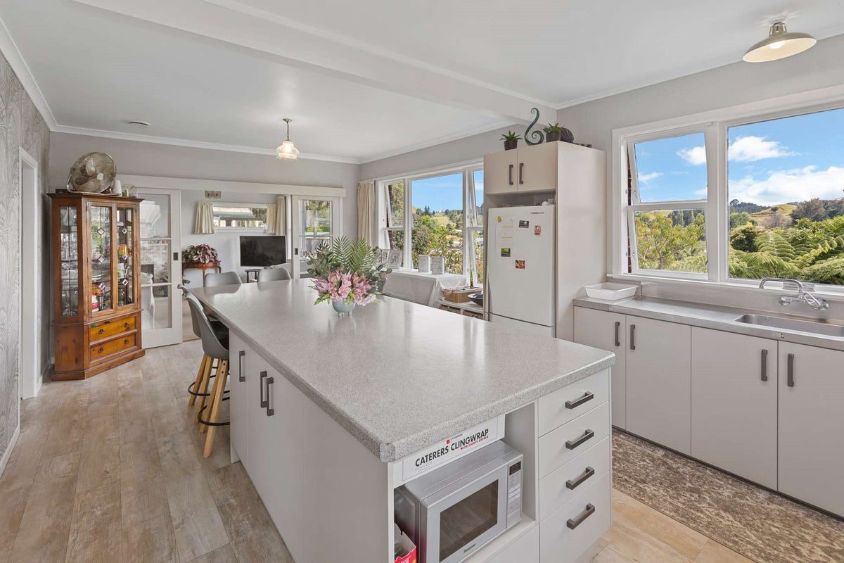 8 Feltham Street, Hunterville - Carousel 1