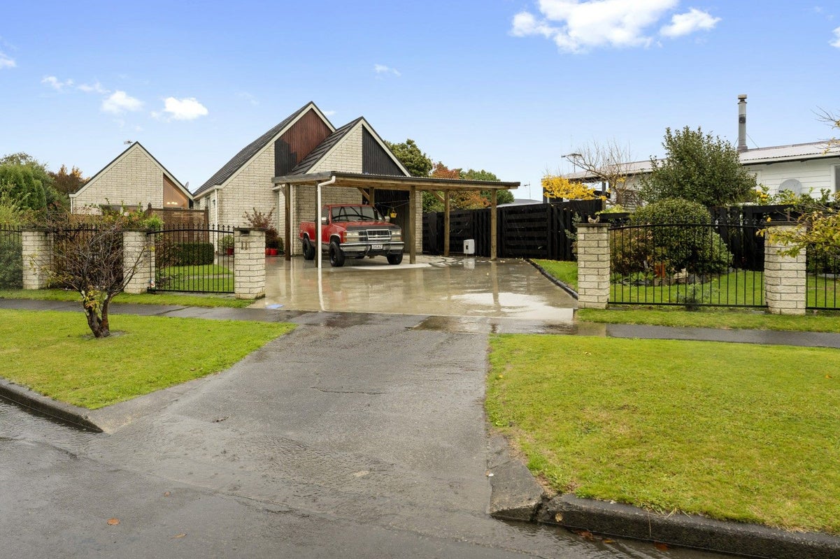 11 Panako Place, Awapuni, Palmerston North - Carousel 1