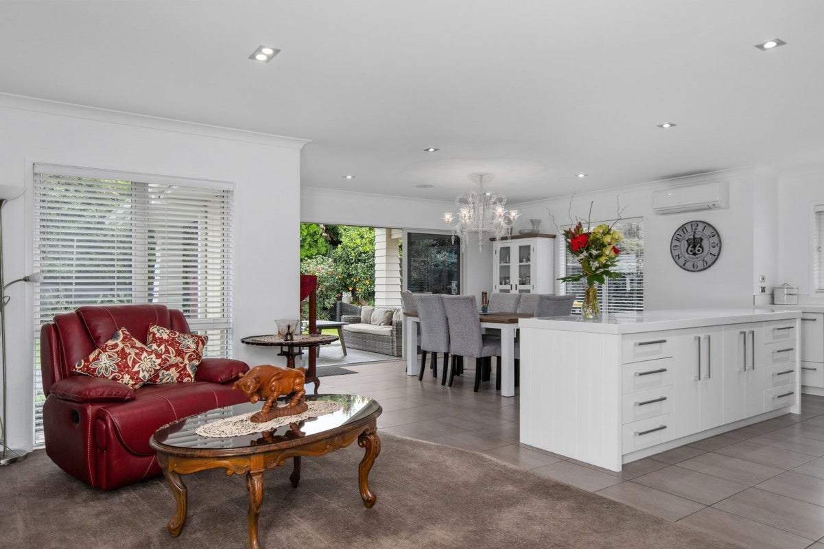 17 Merriman Place, Pyes Pa, Tauranga - Carousel 2