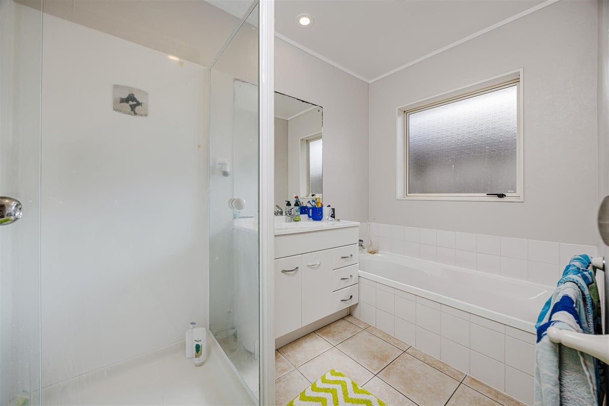 4 Ksenia Drive, Flat Bush, Auckland - Carousel 12