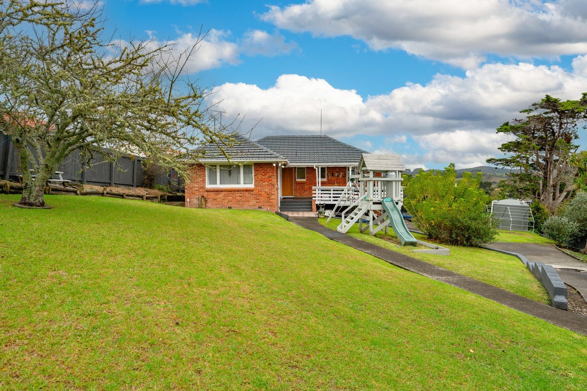20 Burnham Road, Waitakere, Auckland - Carousel 2