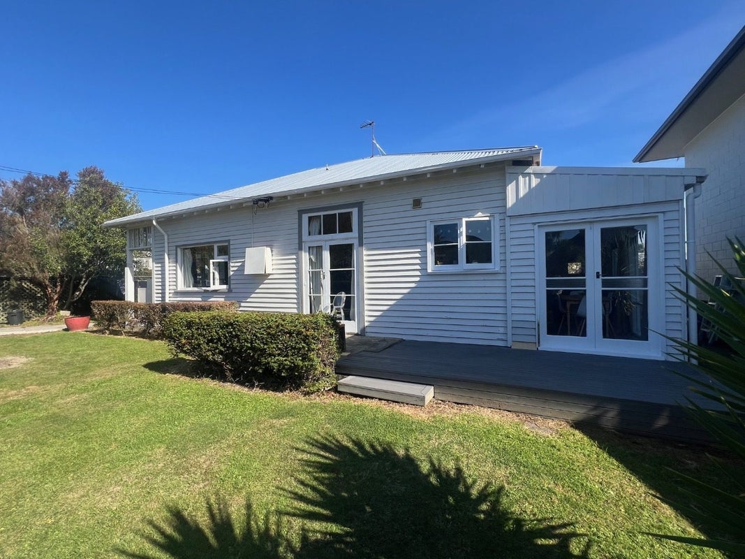 2/13 Kinloch Street, St Albans, Christchurch - Carousel 1