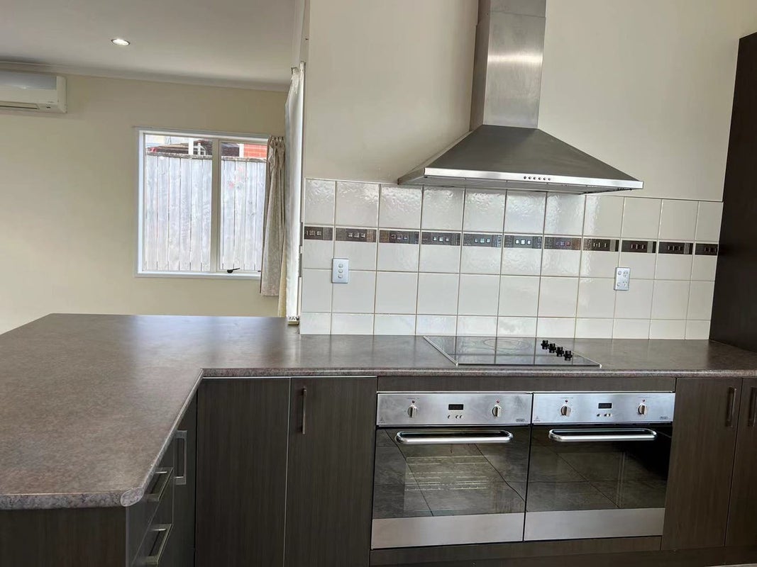 5 Dumfries Place, Pyes Pa, Tauranga - Carousel 1