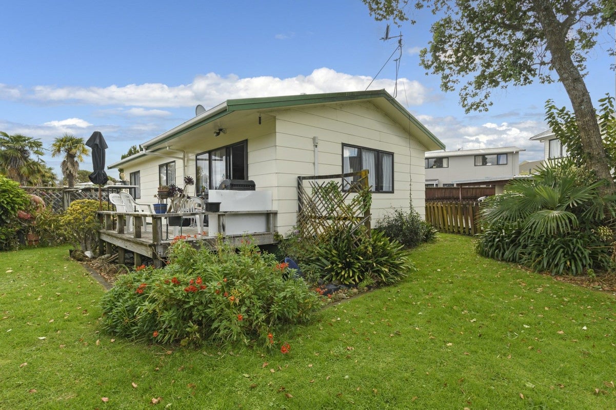 15B Robins Road, Judea, Tauranga - Carousel 1
