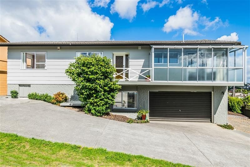 2/570 Beach Road, Rothesay Bay, Auckland - Carousel 1