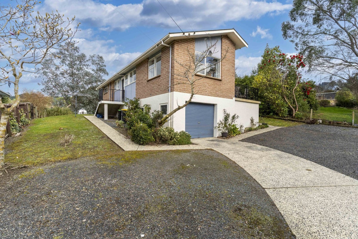 7 Tewsley Street, Sawyers Bay, Dunedin, Otago - Carousel 1