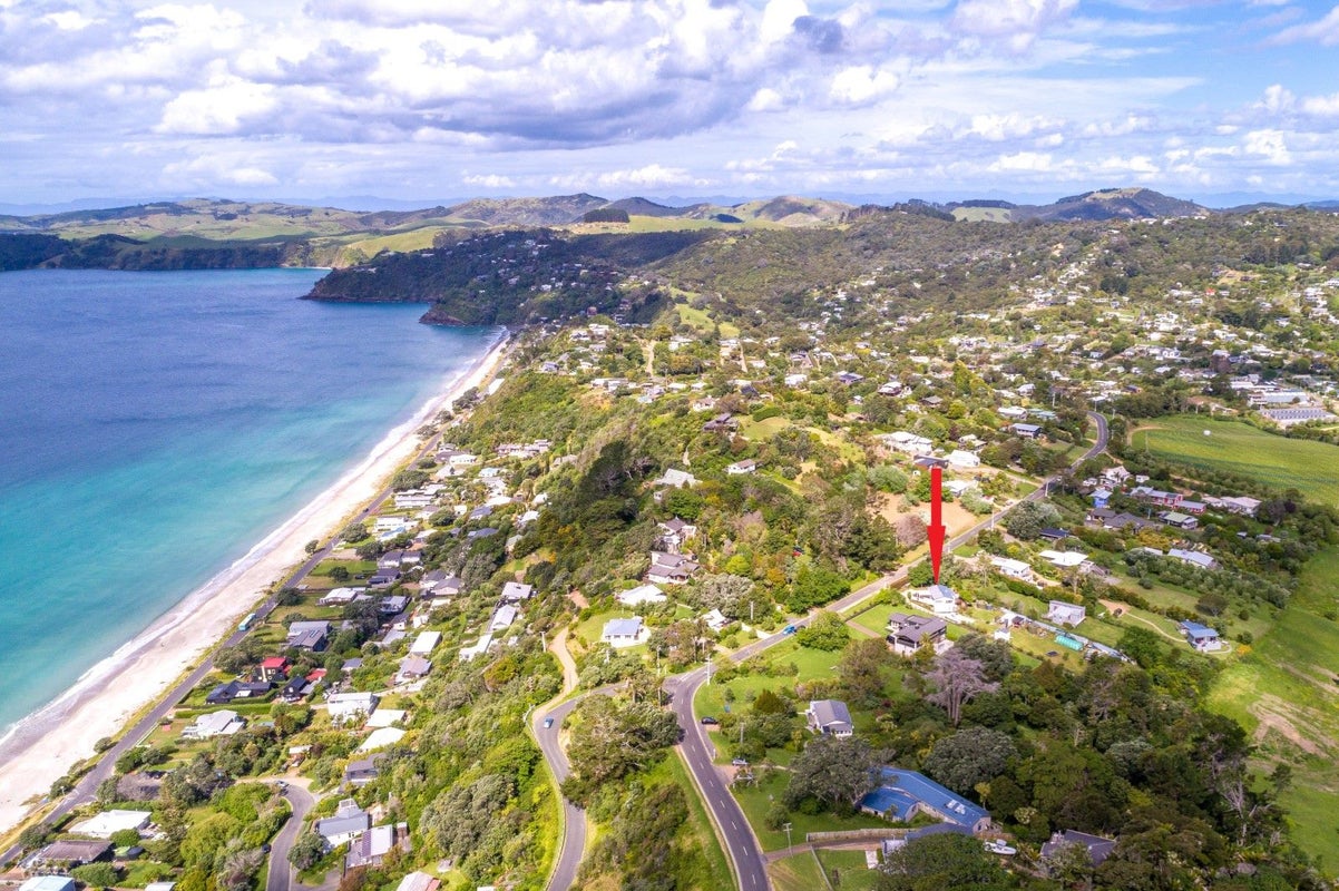 431 Sea View Road, Onetangi, Waiheke Island - Carousel 2