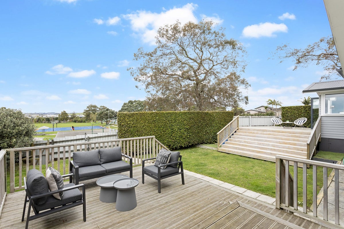 160 Ennis Avenue, Pakuranga Heights, Auckland - Carousel 1