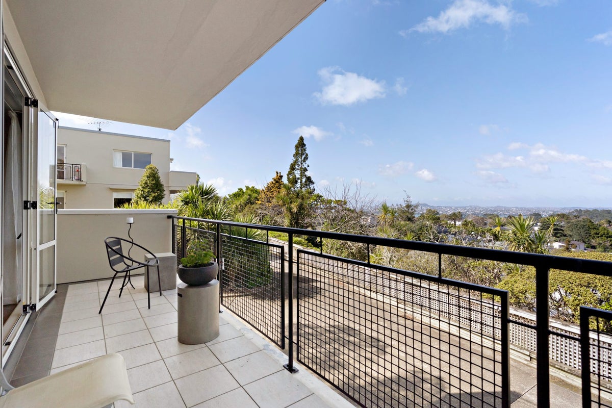 6/166 Mokoia Road, Chatswood, North Shore City, Auckland - Carousel 1