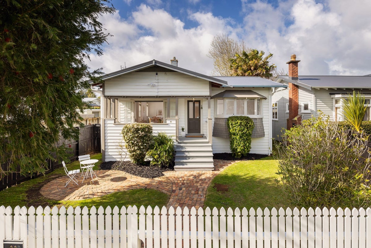 22 Harbutt Avenue, Mount Albert, Auckland - Carousel 1