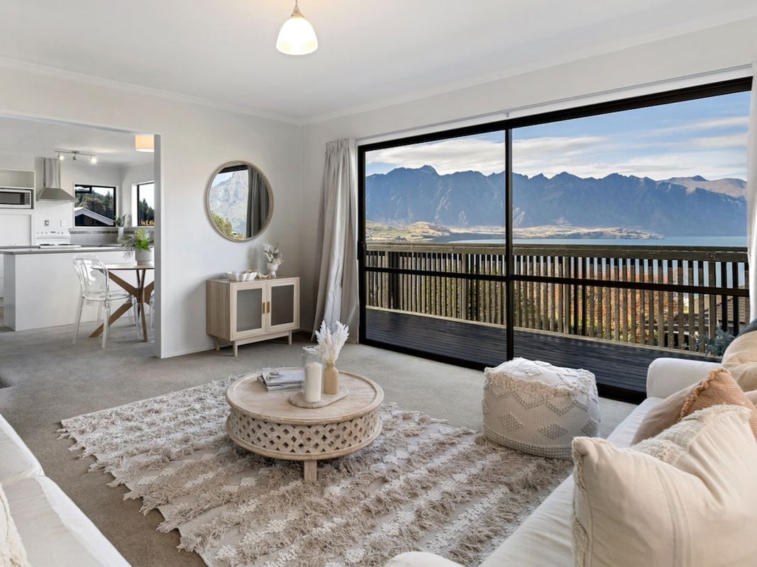44 Wynyard Crescent, Fernhill, Queenstown - Carousel 1
