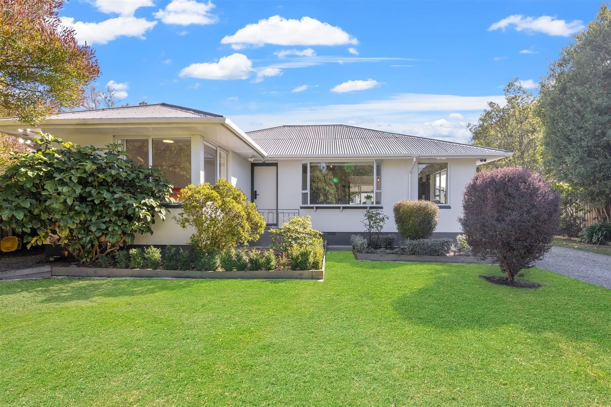 7 Pinehurst Crescent, Russley, Christchurch - Carousel 2