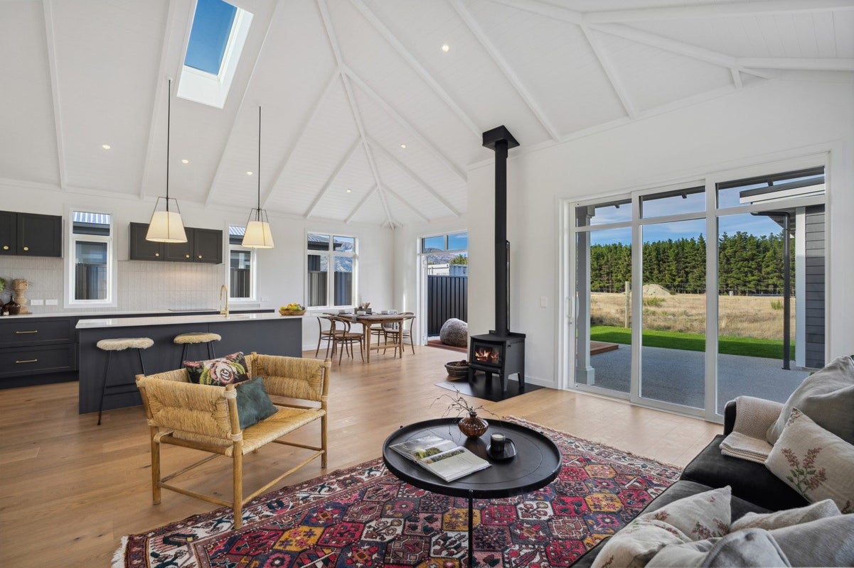 105 Burdon Loop, LAKE HAWEA - Carousel 1
