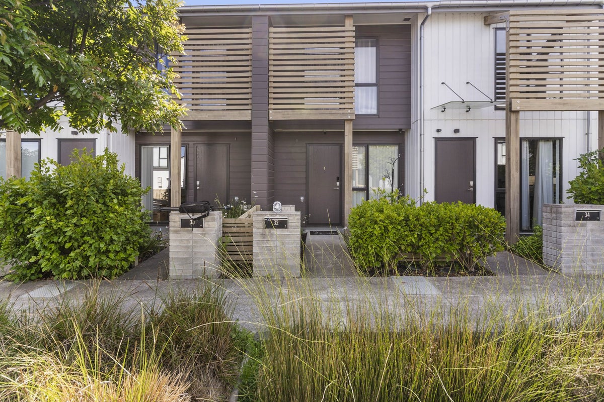 32 Pukewhero Rise, Westgate, Auckland - Carousel 1