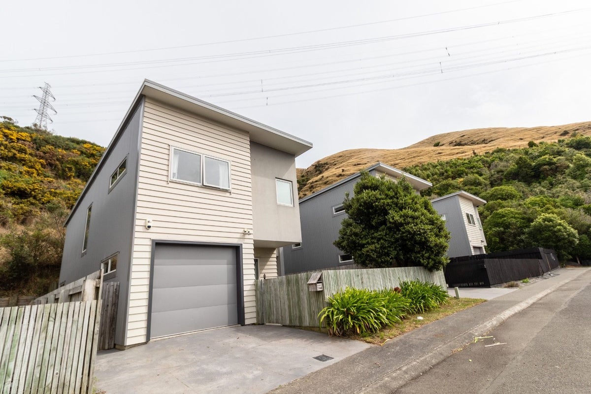 36G Erlestoke Crescent, Churton Park, Wellington - Carousel 1