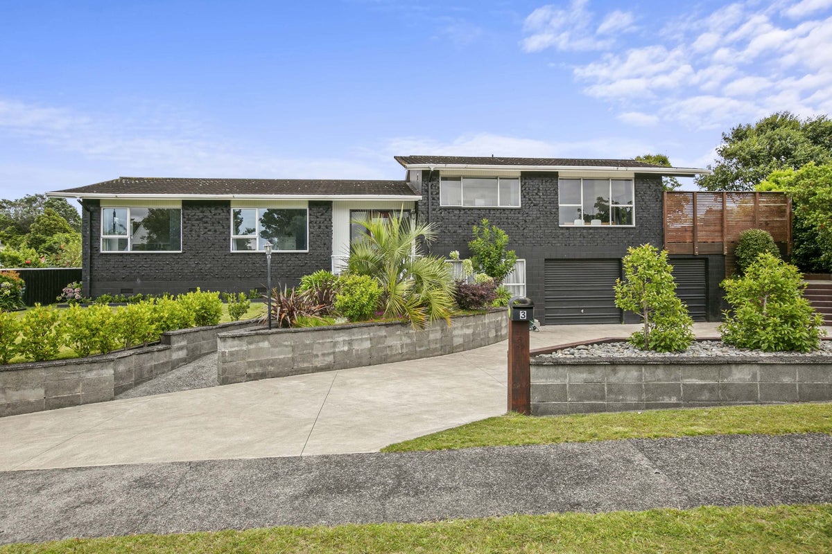 3 La Salle Drive, Westown, New Plymouth - Carousel 1