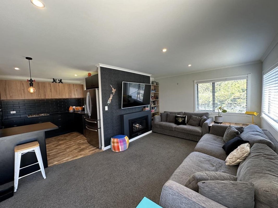 169 Navigation Drive, Whitby, Porirua - Carousel 2