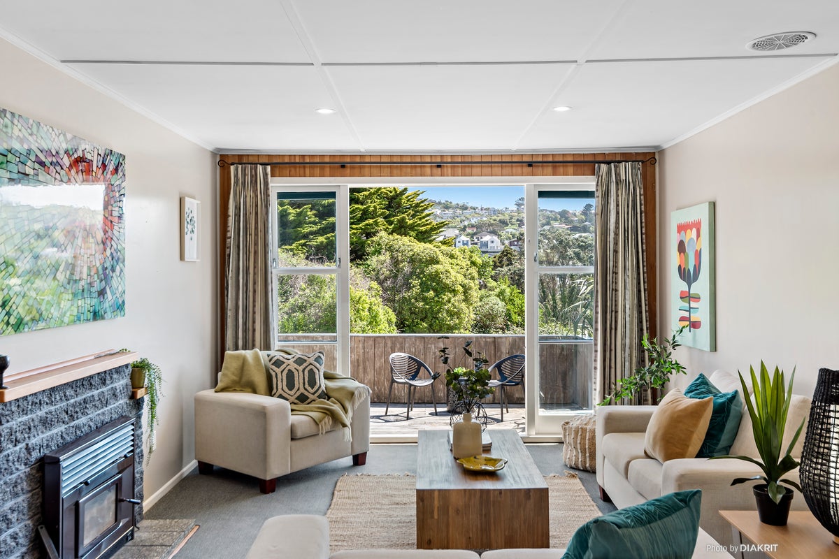 19 Lynda Avenue, Paparangi, Wellington - Carousel 2