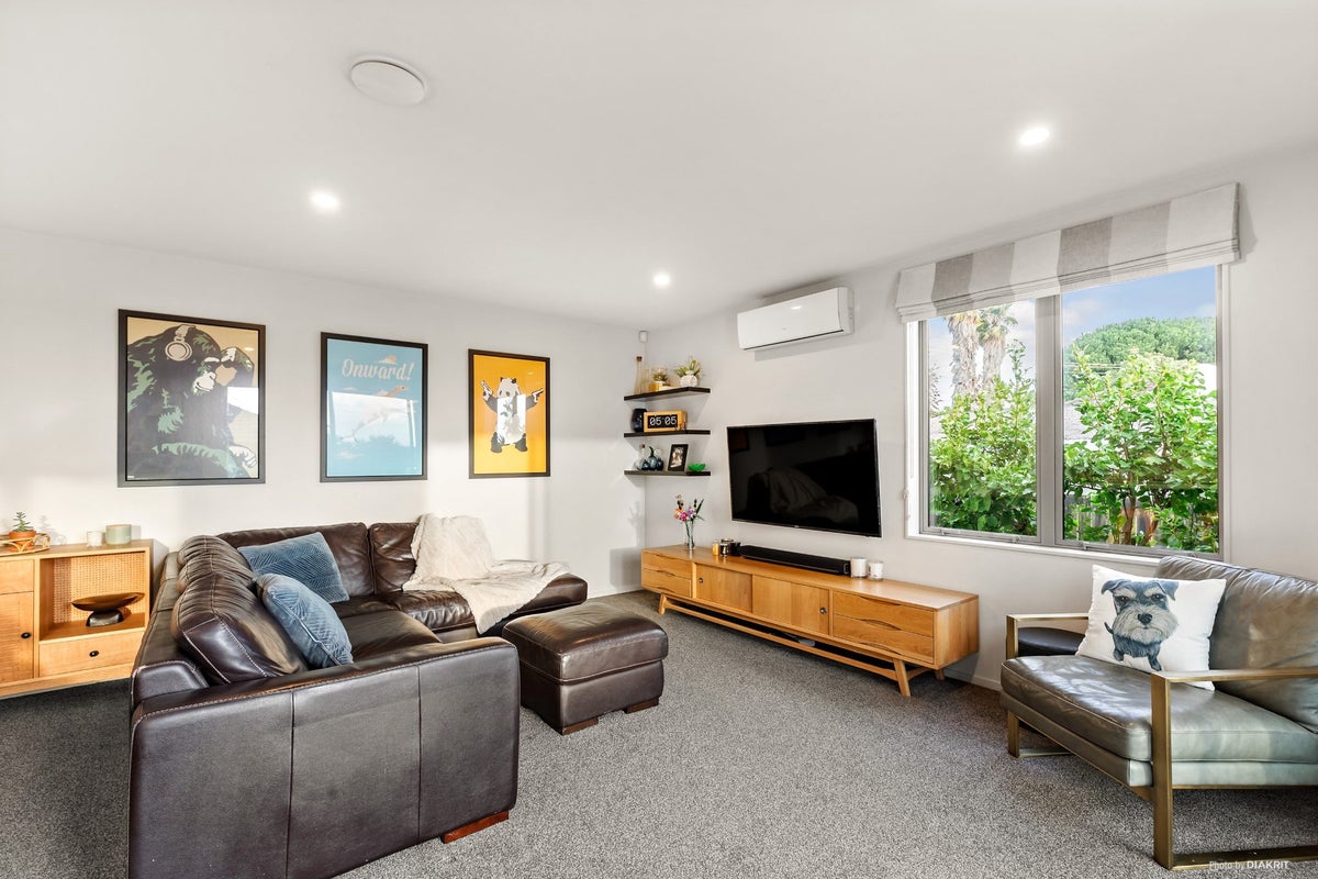 174 Sunset Road, Unsworth Heights, Auckland - Carousel 1