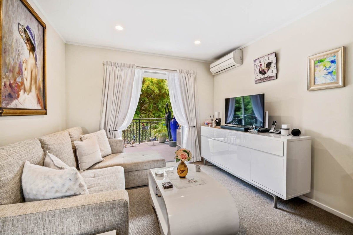 1B/4 Kell Drive, Albany, Auckland - Carousel 1