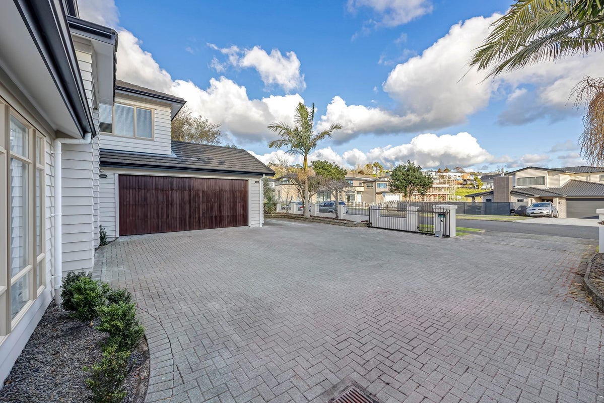 20 Point View Drive, East Tamaki Heights, Auckland - Carousel 2