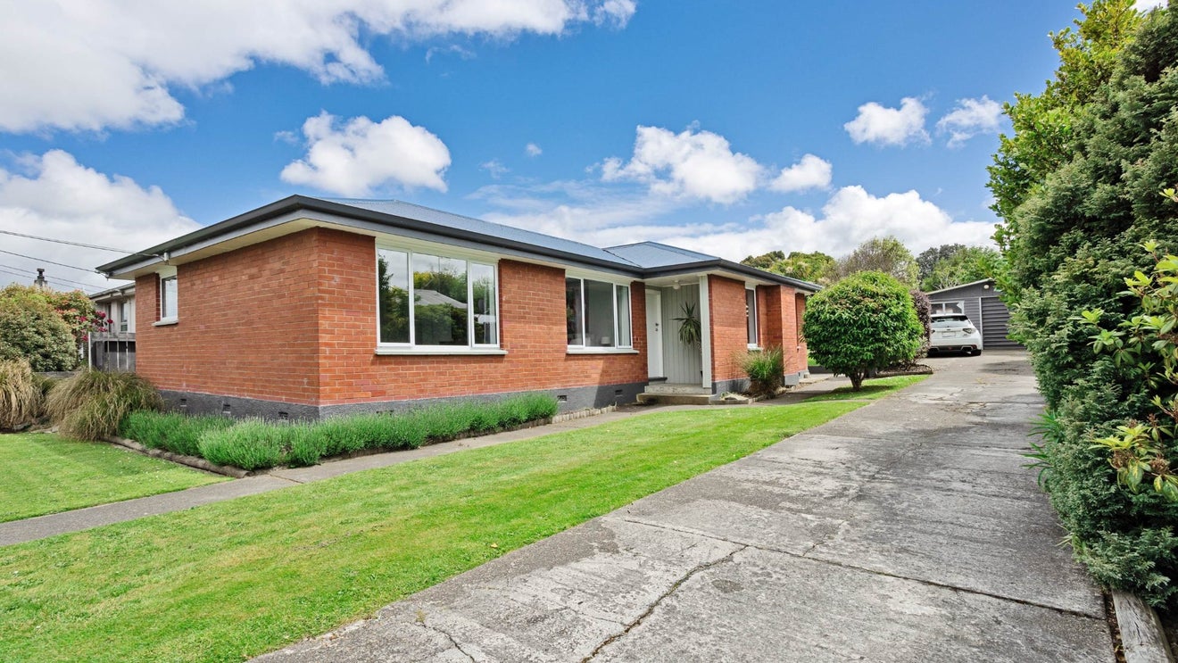 12 Holloway Street, Waikiwi, Invercargill - Carousel 1