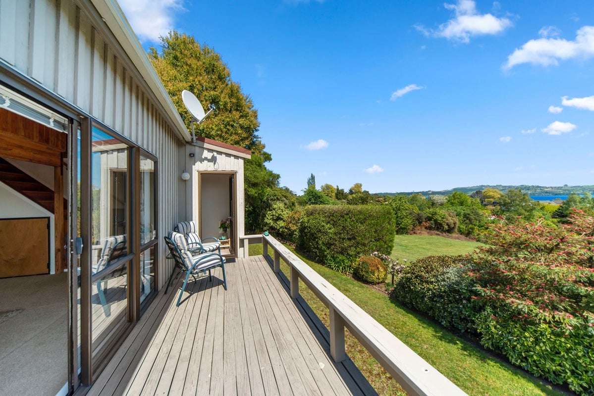 11 Richmond Avenue, Richmond Heights, Taupo - Carousel 1