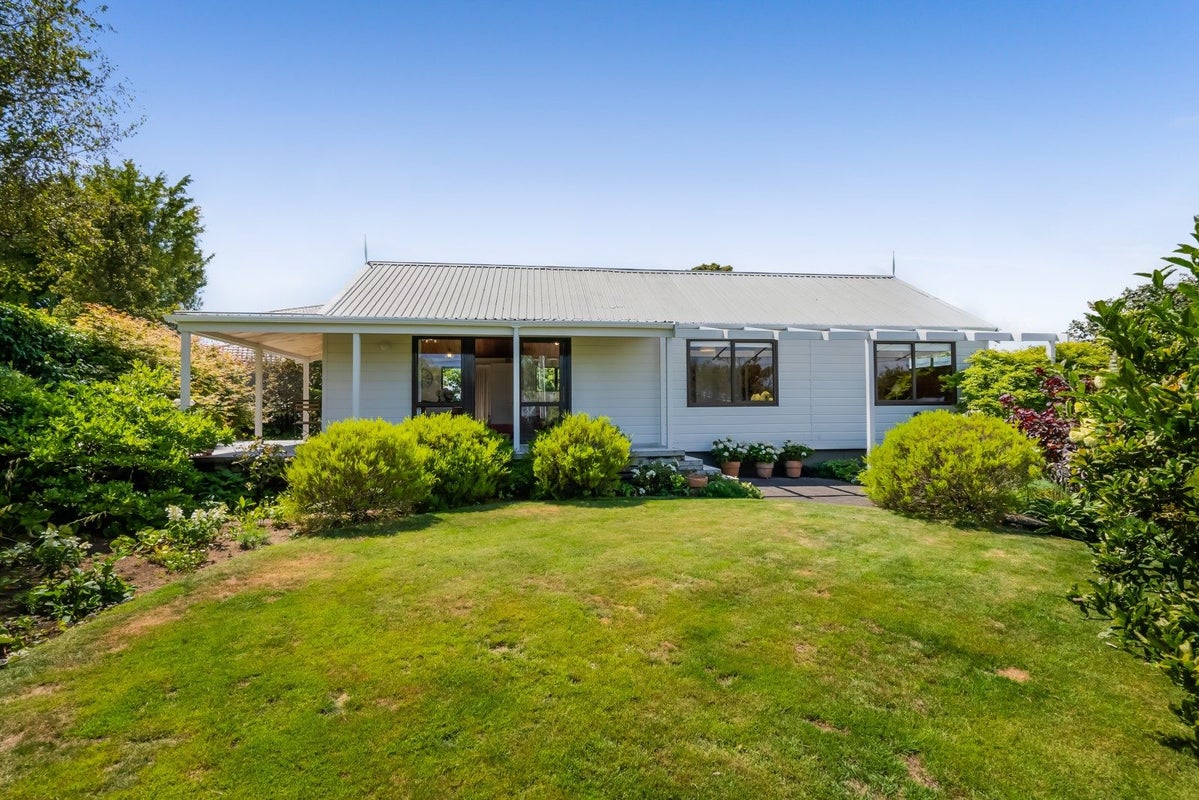 301 Mangorei Road, Merrilands, New Plymouth - Carousel 1