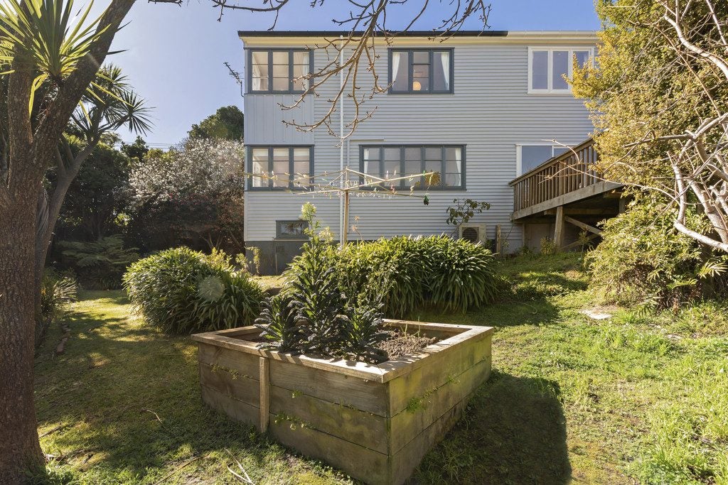 2 Worcester Street, Wilton, Wellington - Carousel 1