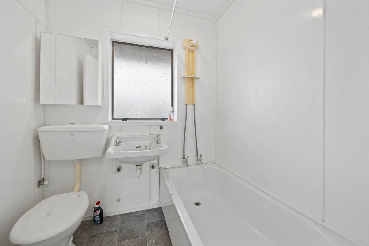 12/126 Lynwood Road, New Lynn, Auckland - Carousel 11