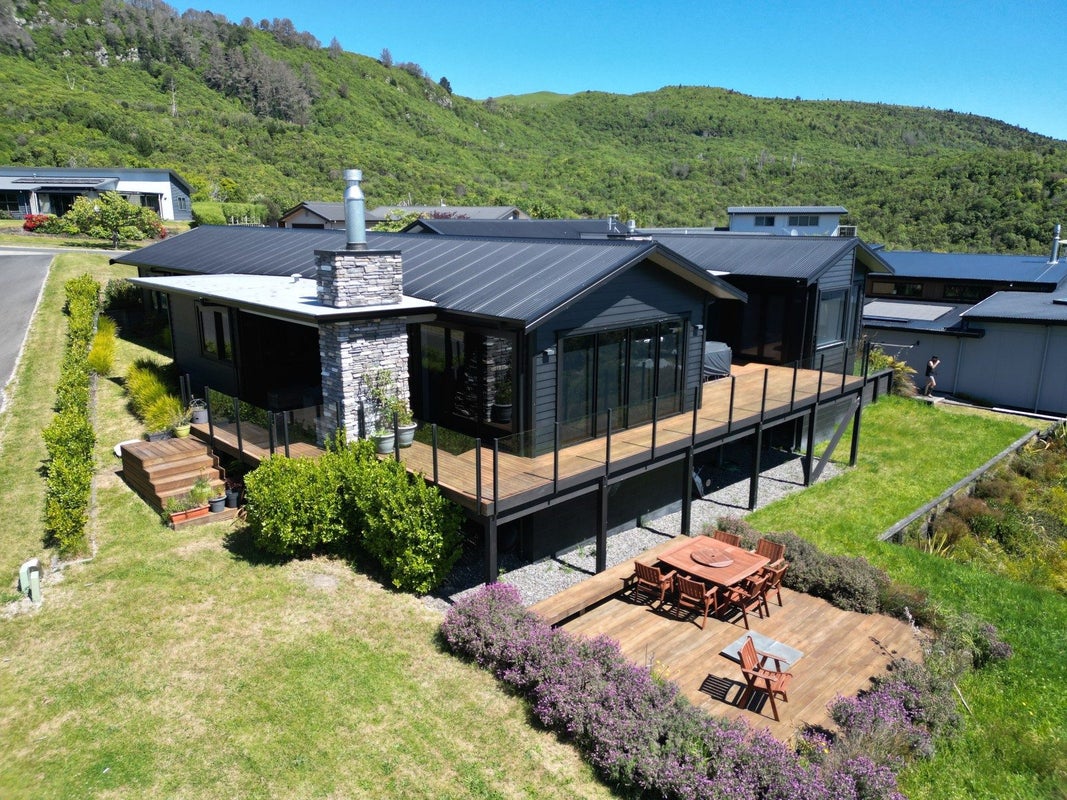 38 Peregrine Place, Kinloch, Taupo - Carousel 1