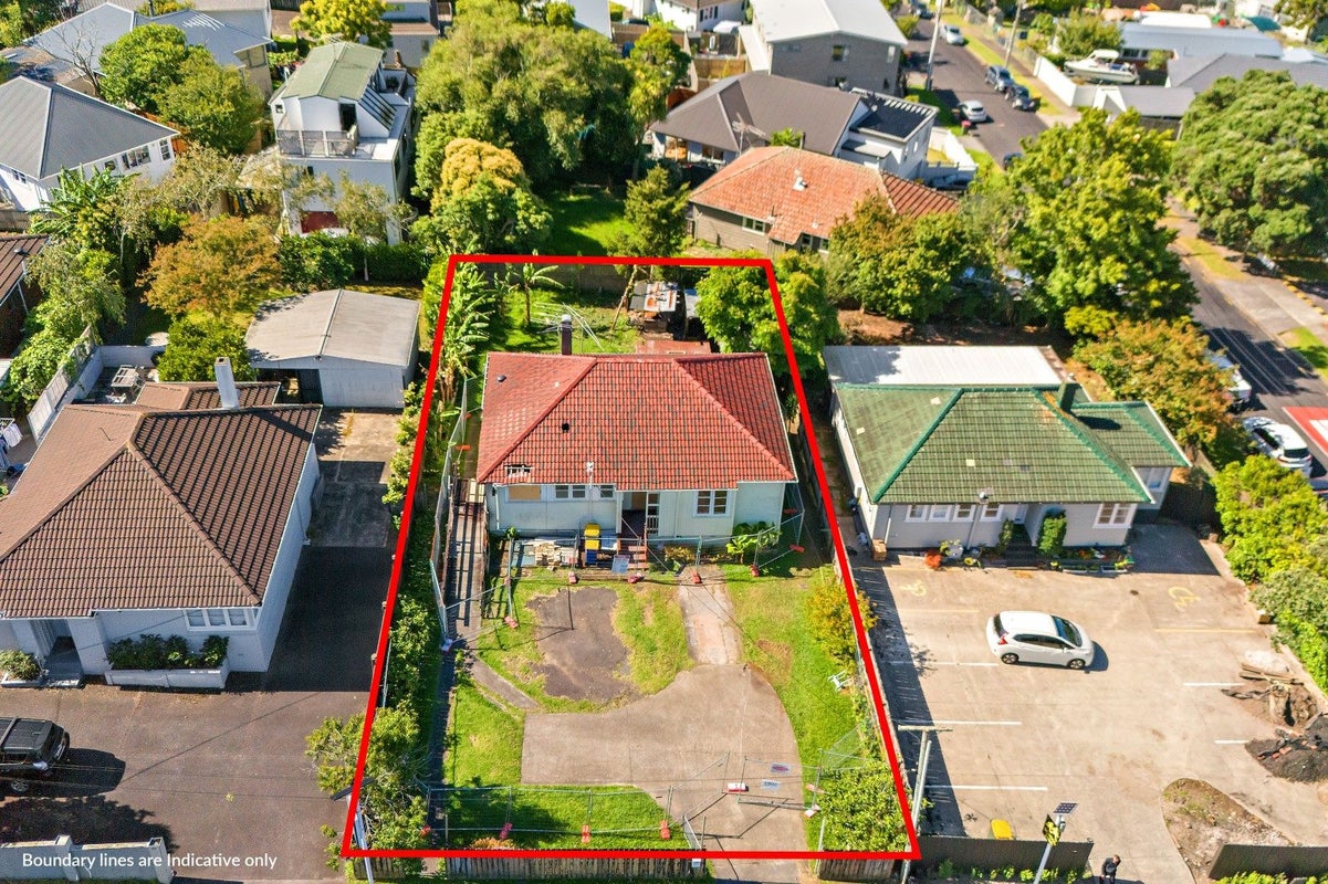 81 Onewa Road, Northcote, Auckland - Carousel 2