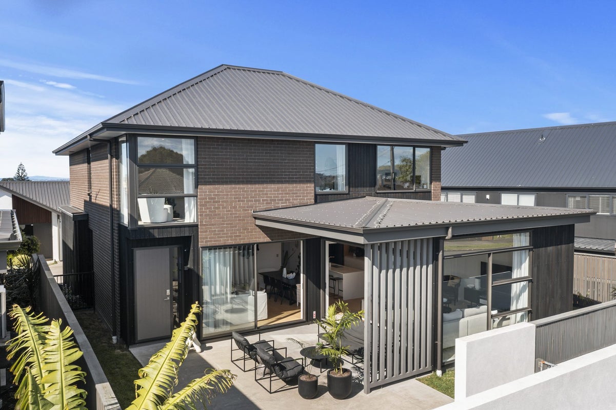16 Taniwha Street, Wai o Taiki Bay, Auckland - Carousel 1