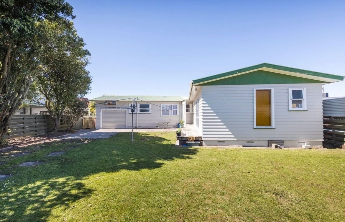 12 Leslie Avenue, Cloverlea, Palmerston North - Carousel 11