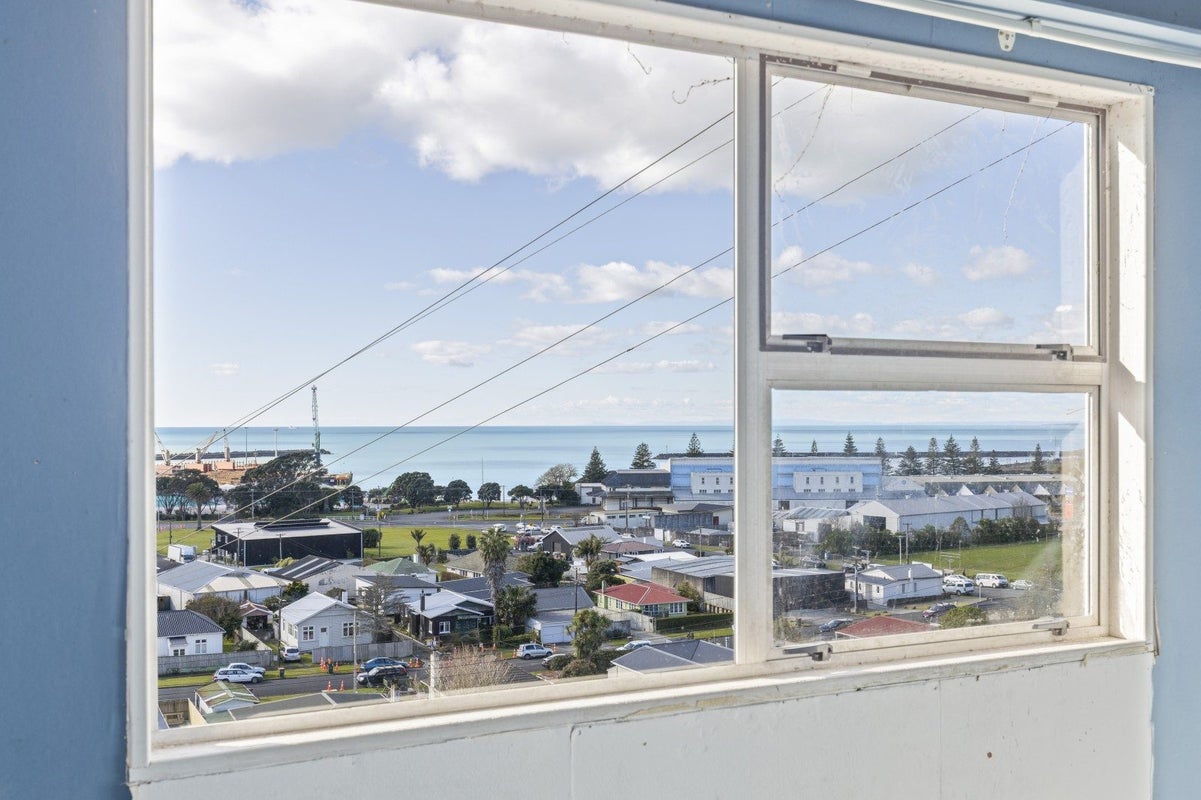 15 Weston Street, Moturoa, New Plymouth - Carousel 1