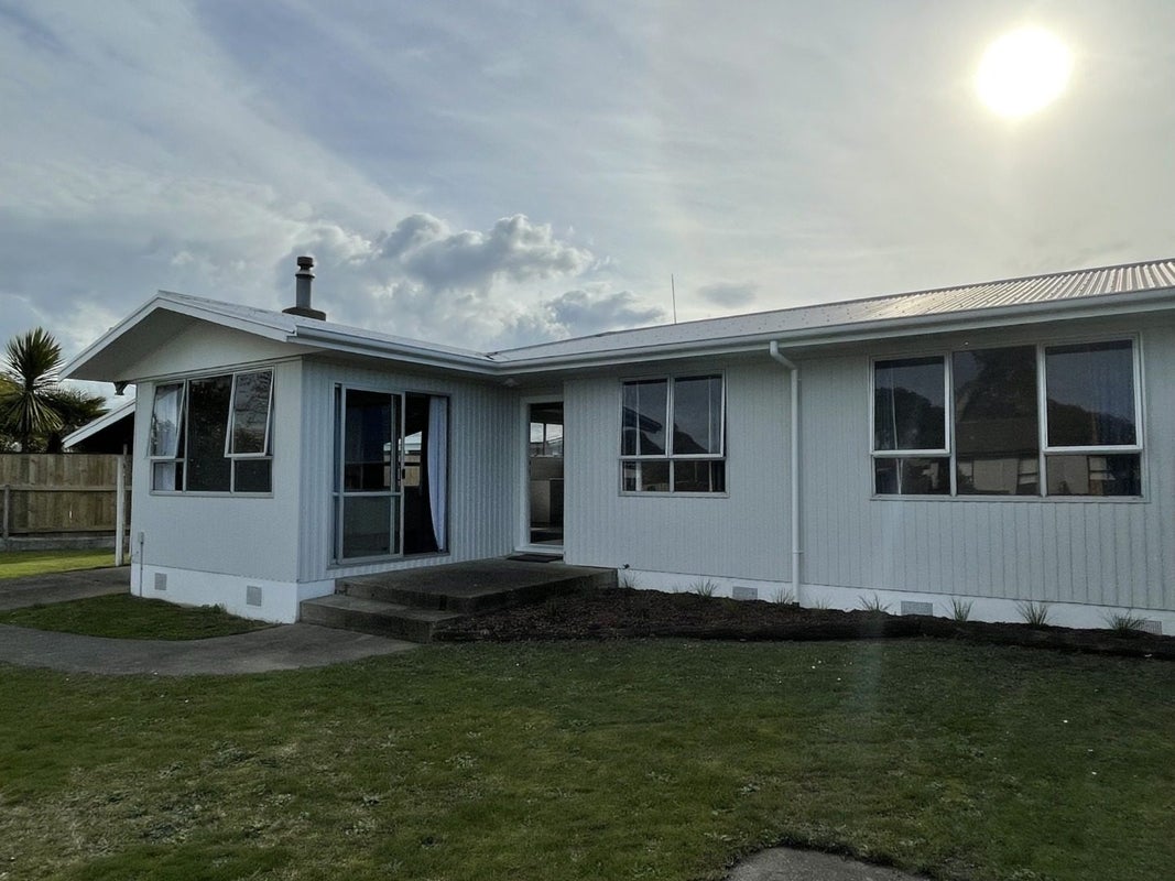 8 Ardrossan Avenue, Flaxmere, Hastings - Carousel 2