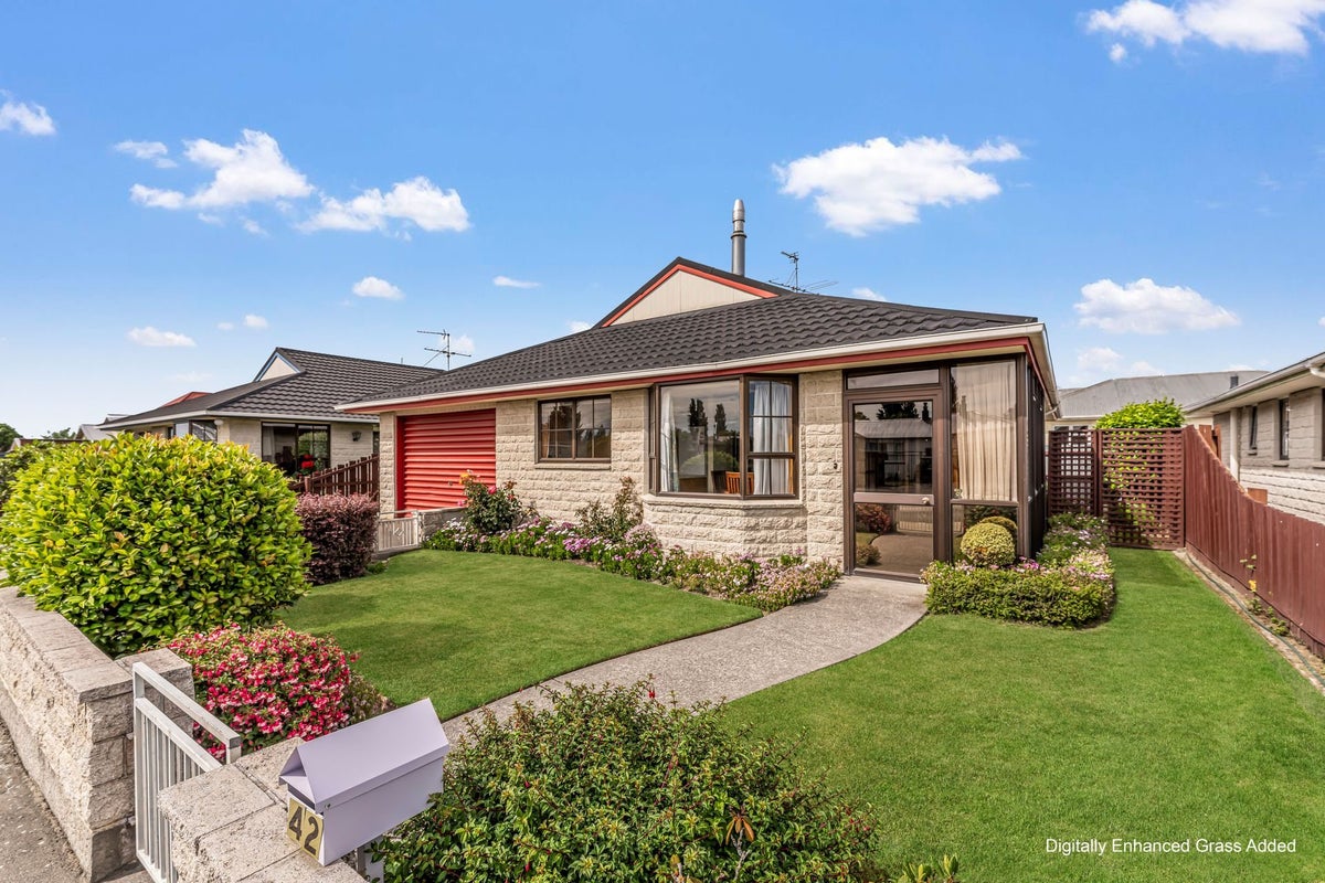 42 Wellington Street, Hampstead, Ashburton, Canterbury - Carousel 1