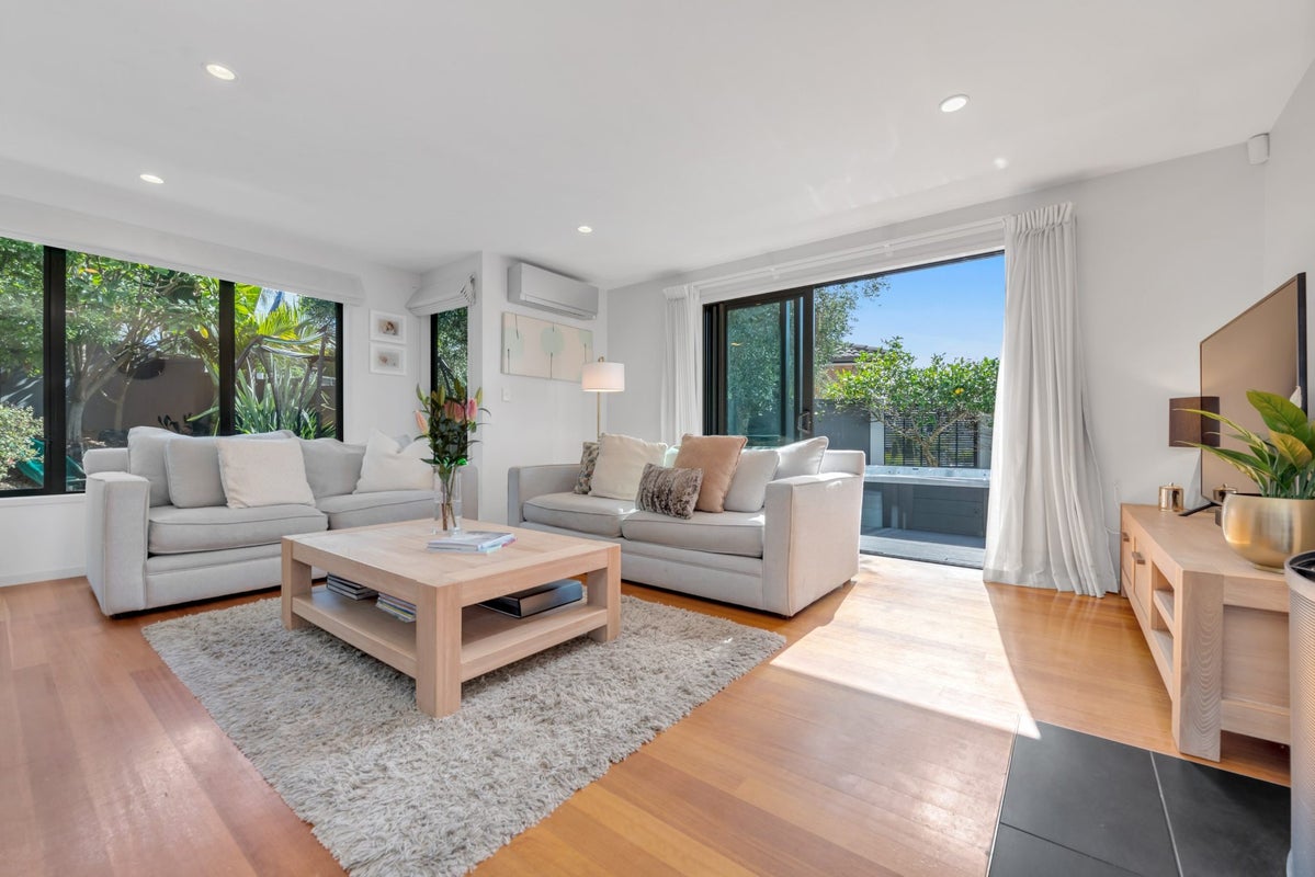 232 Jack Lachlan Drive, Beachlands, Auckland - Carousel 1