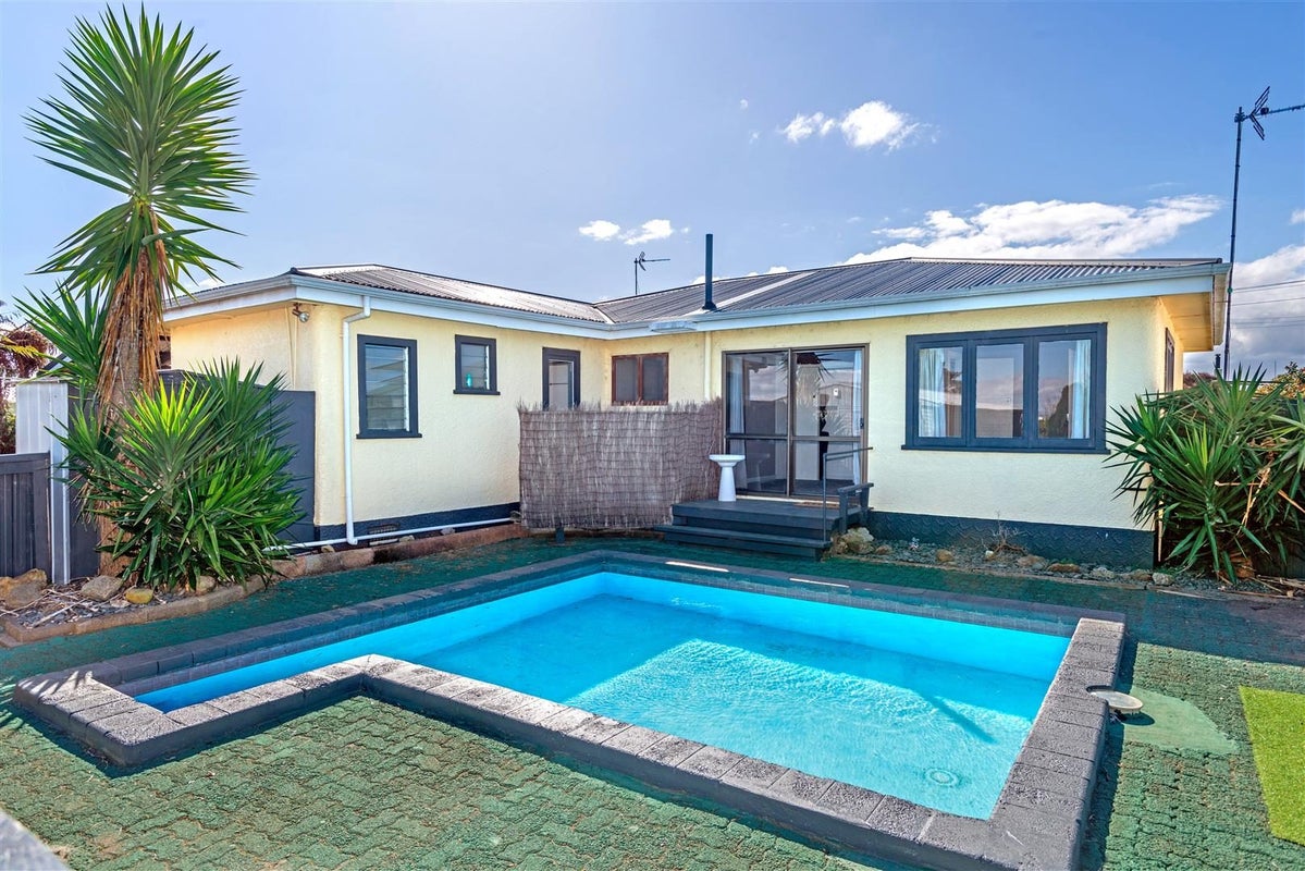 10 Oates Street, Elgin, Gisborne - Carousel 1