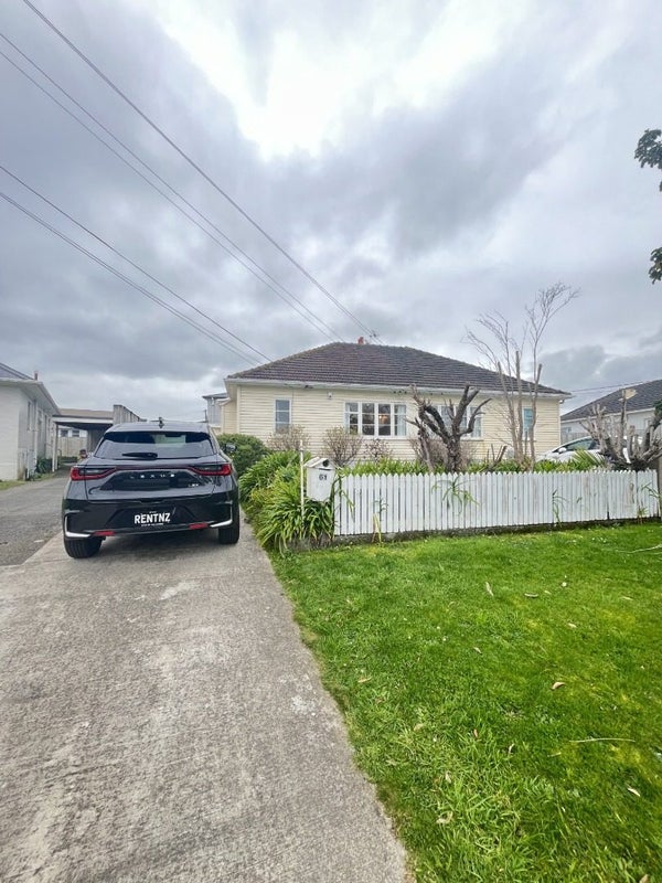 61 Lincoln Avenue, Epuni, Lower Hutt - Carousel 1