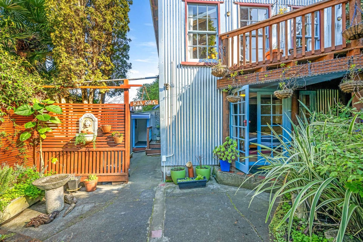 32B Main Street, Hospital Hill, Napier - Carousel 2