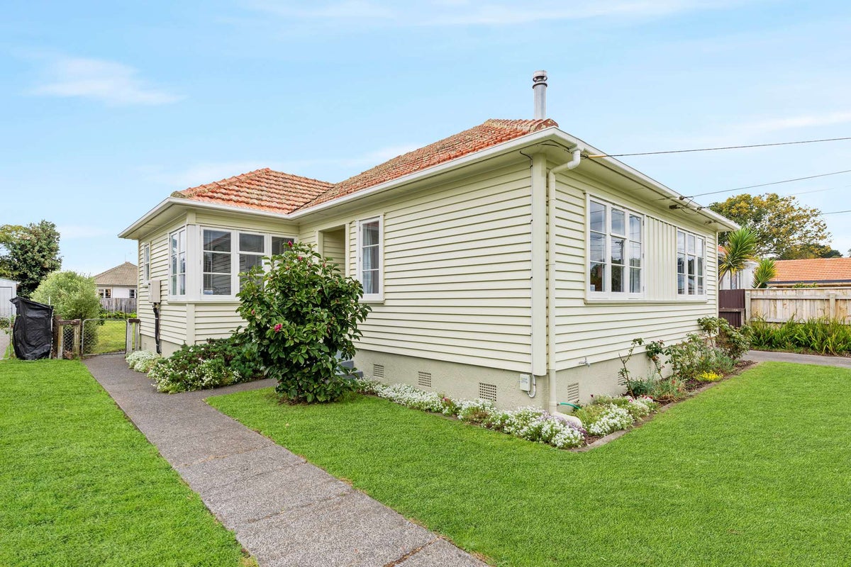 15 Victory Place, Aramoho, Whanganui - Carousel 1