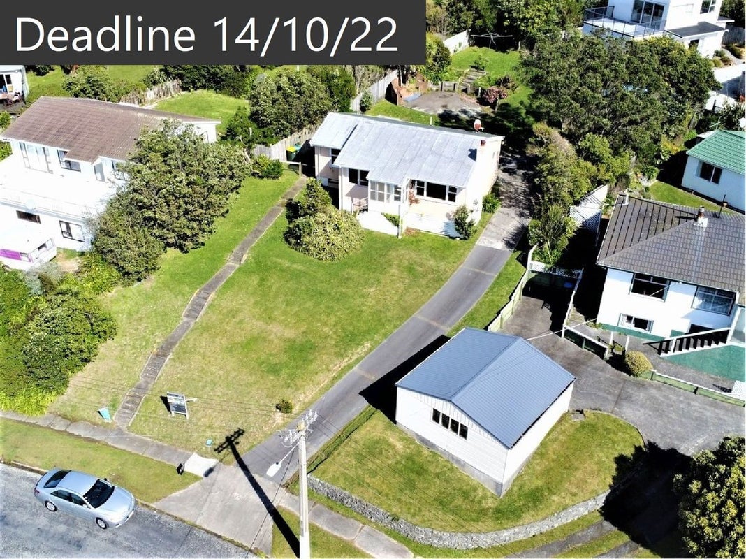 43 Hiwi Crescent, Titahi Bay, Porirua - Carousel 1