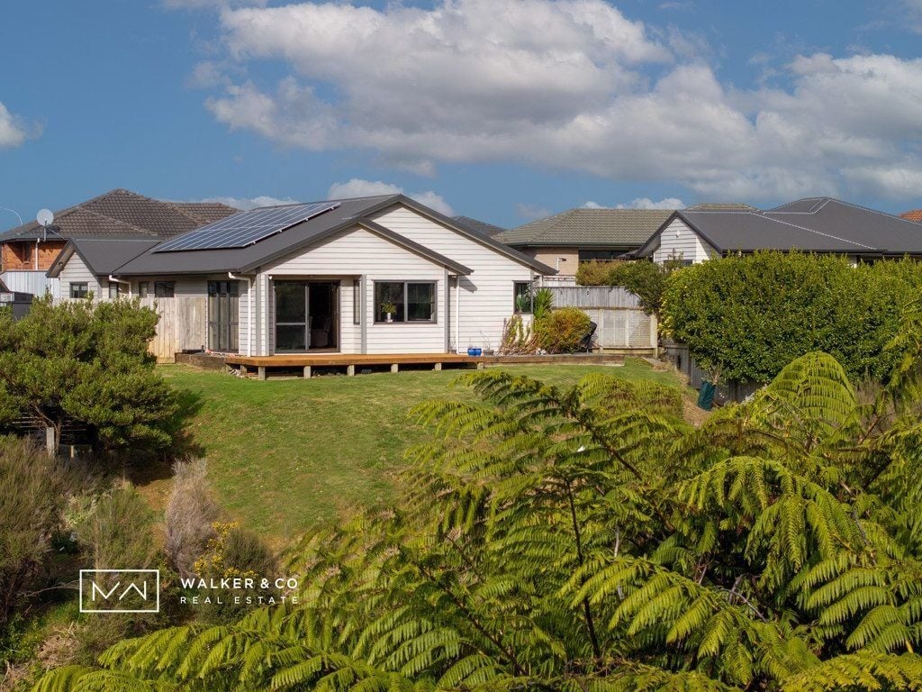 7 Percy Kinsman Crescent, Riverstone Terraces, Upper Hutt - Carousel 1