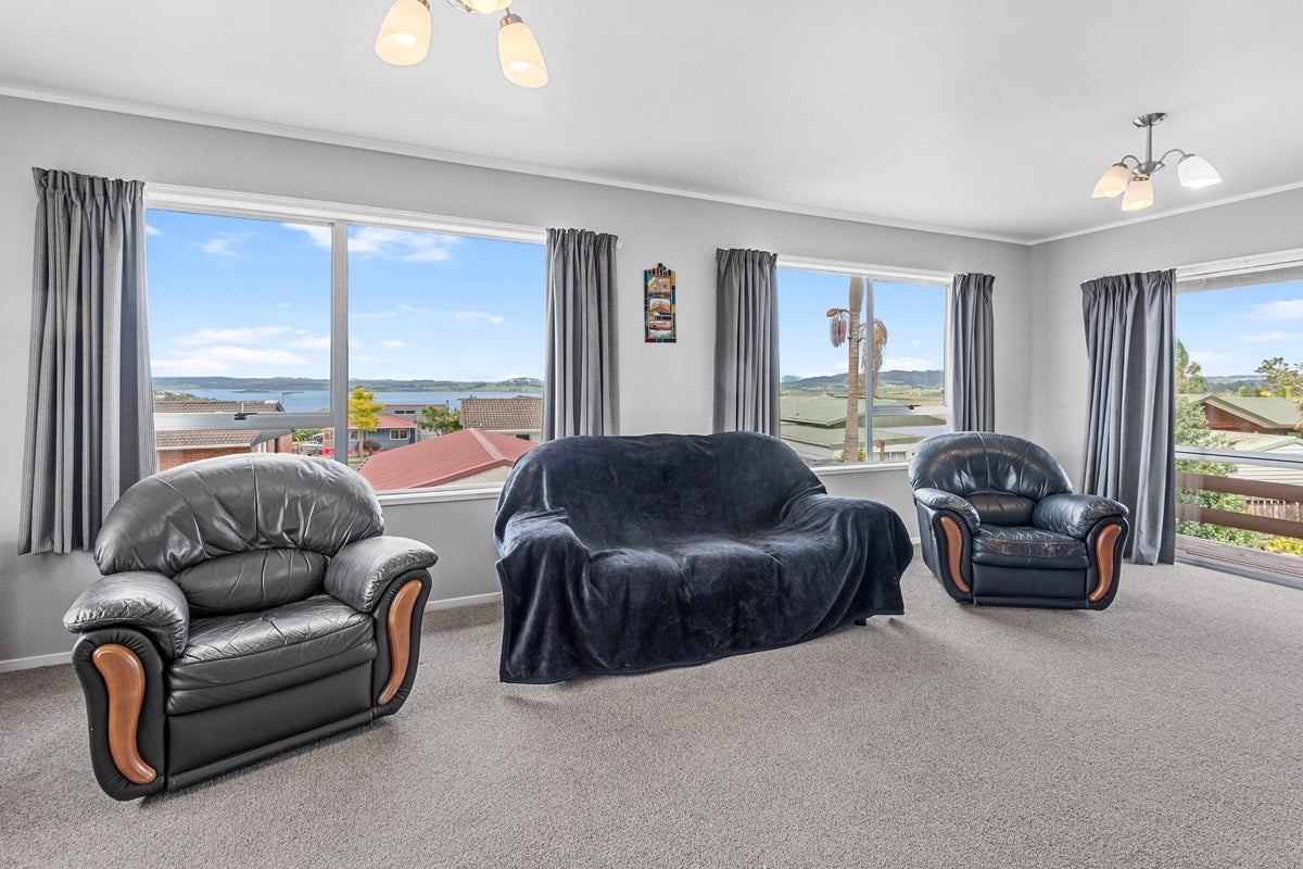 19 West View Crescent, Onerahi, Whangarei - Carousel 2