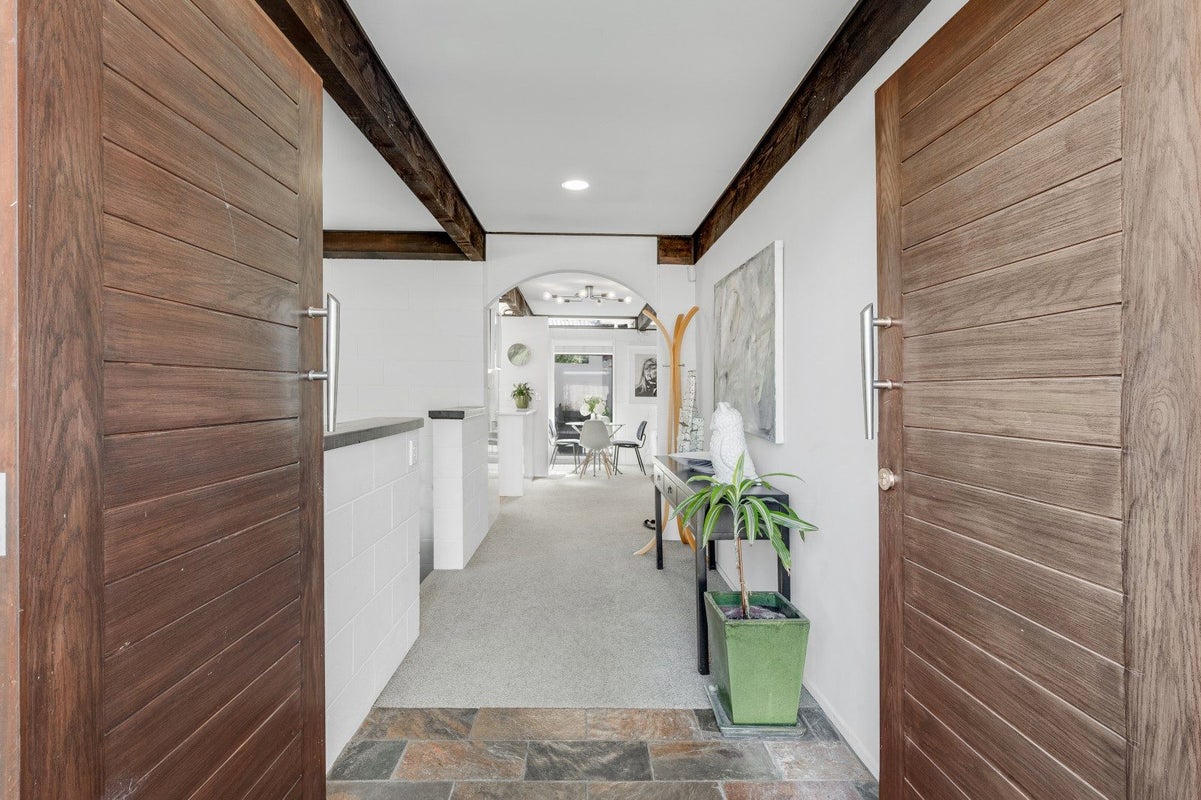 7 Tabago Place, Half Moon Bay, Auckland - Carousel 1