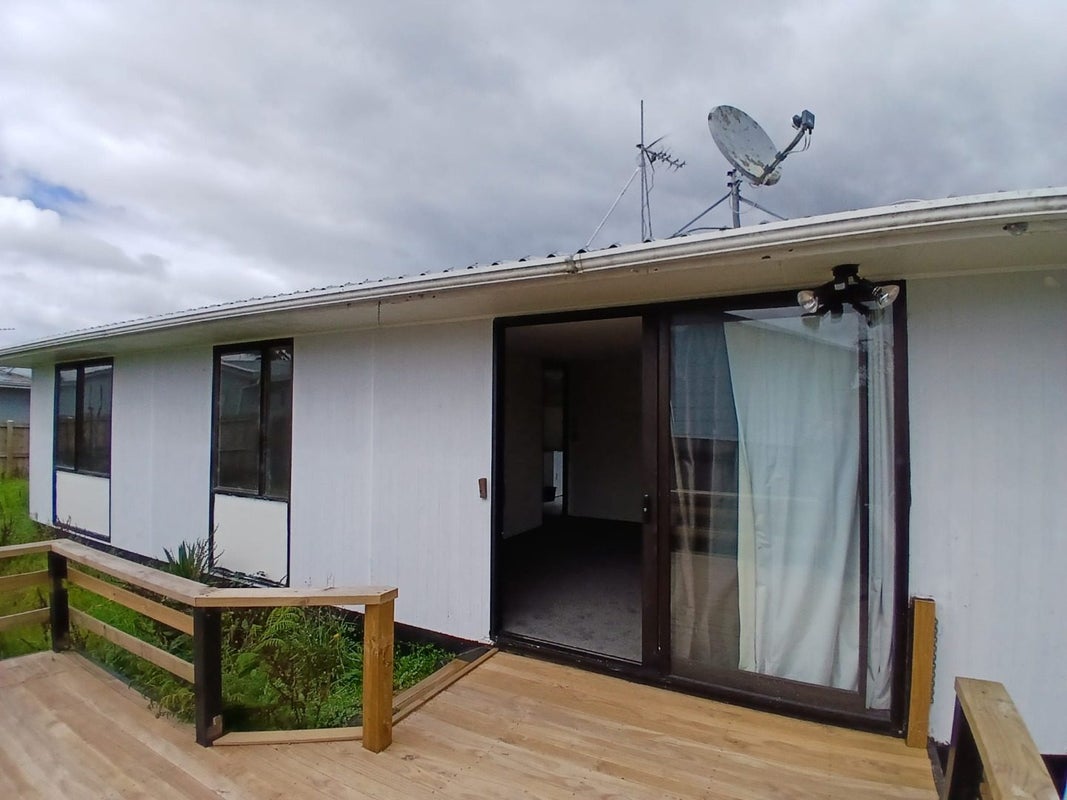 2/88 Parrs Cross Road, Henderson, Auckland - Carousel 1